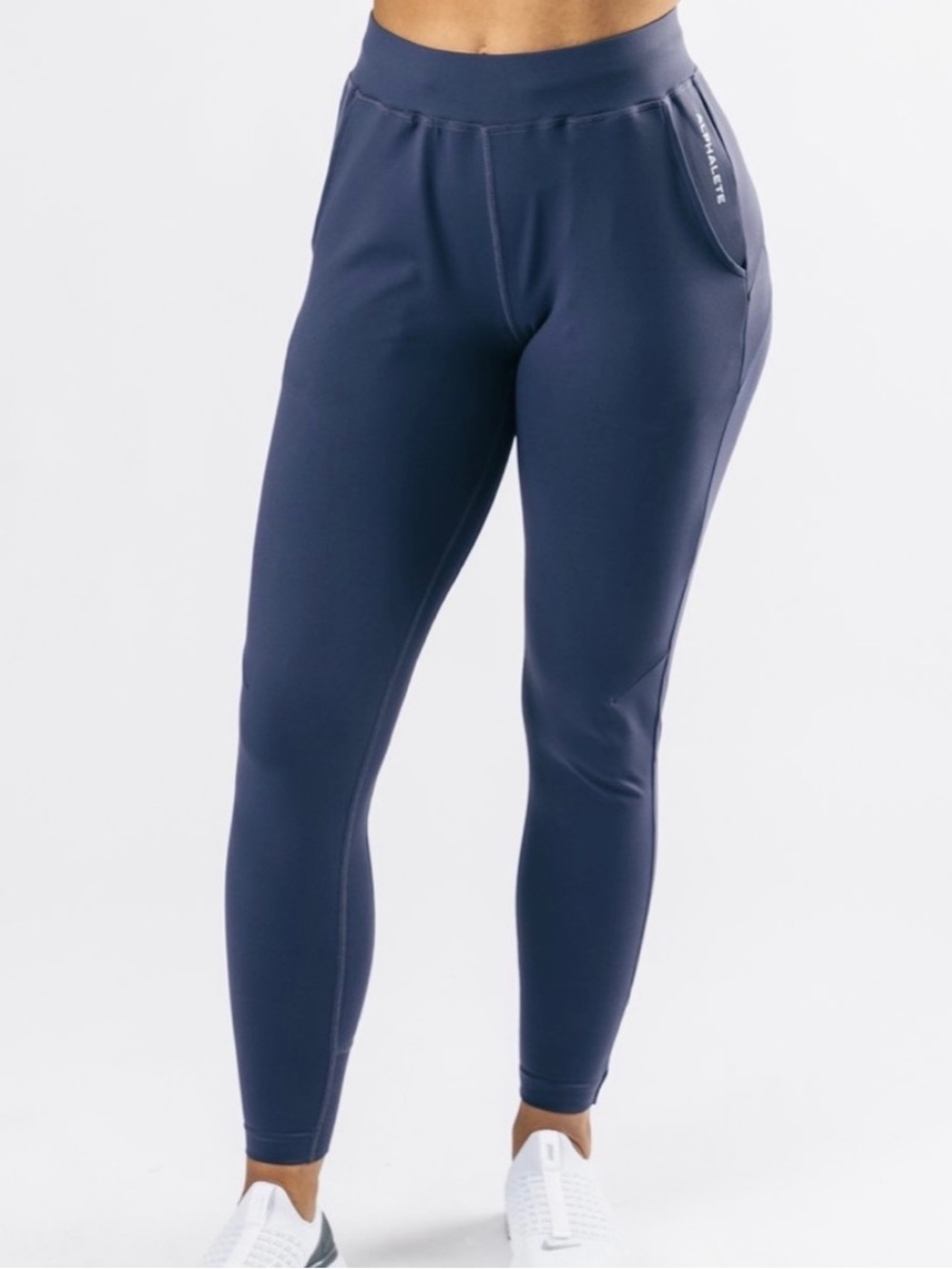 NWT Alphalete Women's Pro-Elite
Jogger size Small in Mystic Blue